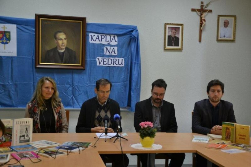 Novinarska konferenca - o filmu Kaplja na vedru