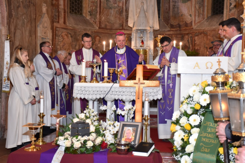 Pogreb + duhovnika Marjana Potočnika