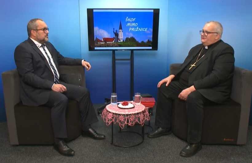 Škof mimo prižnice
