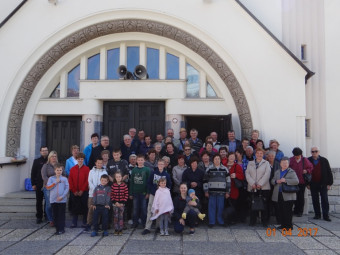 G. škofa obiskali romarji iz Zabukovja