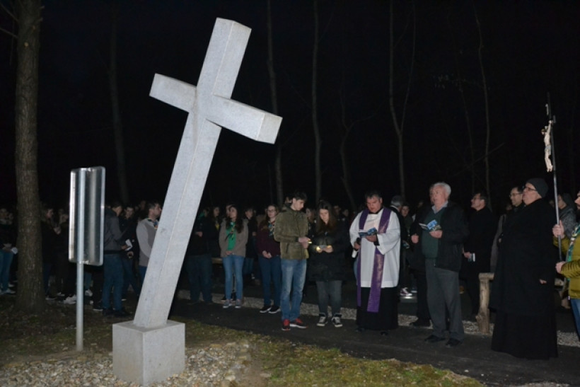 Hotiza - križev pot mladih