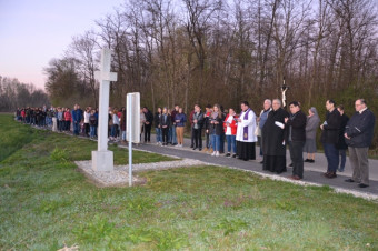 Hotiza - križev pot mladih
