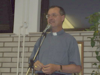 Škof pri molitveni skupini Prenova v Duhu